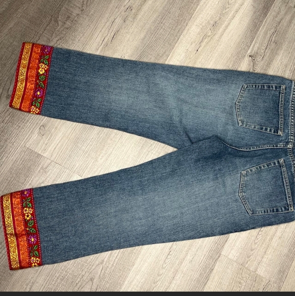 EUC Boston Proper embroidered jeans sz 4 - Picture 3 of 4